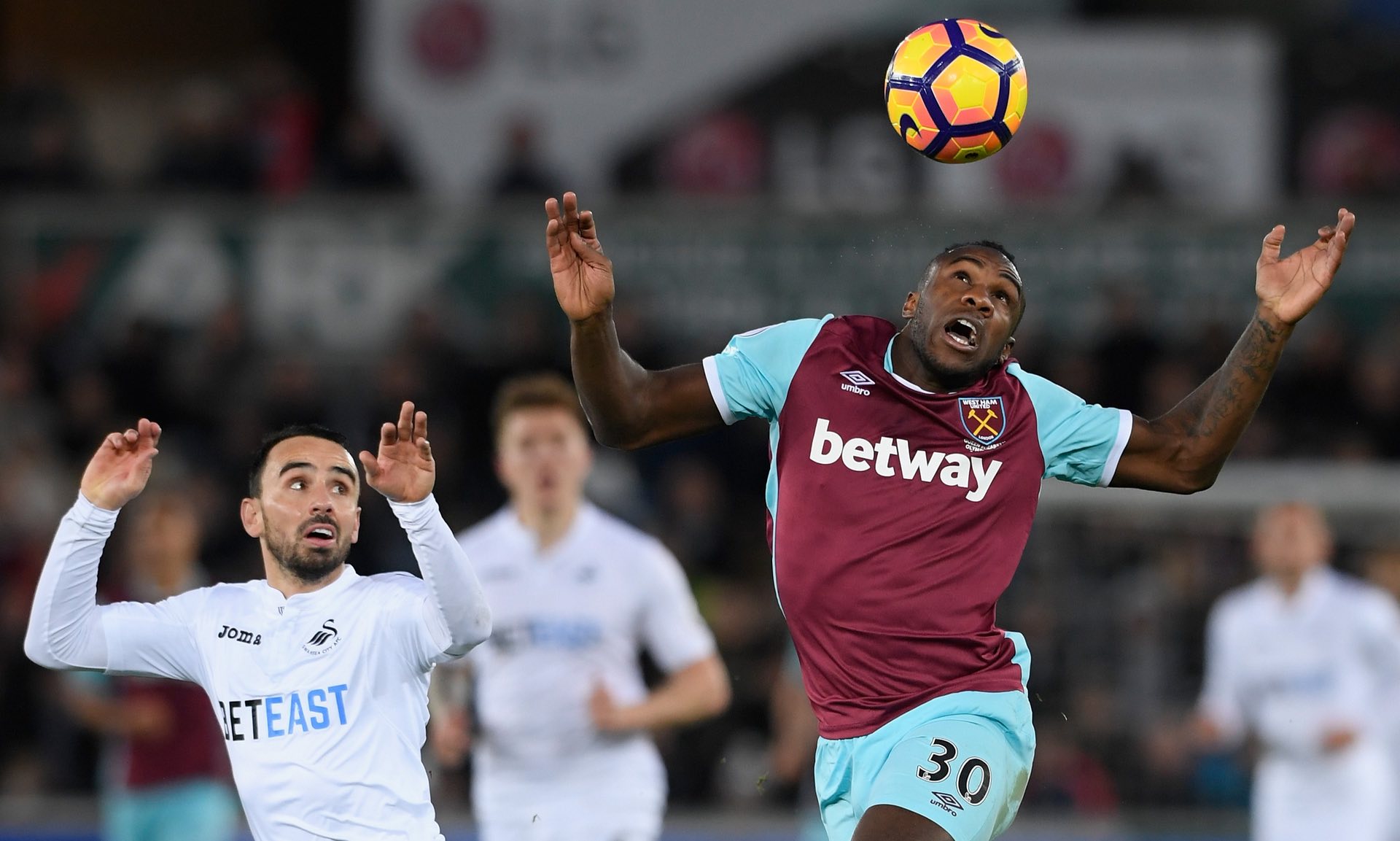 边裁：我手都举酸了 他就是不回头#足球.